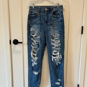 AE distressed mom jean